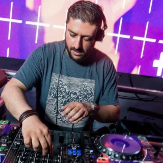 Dancing Djs